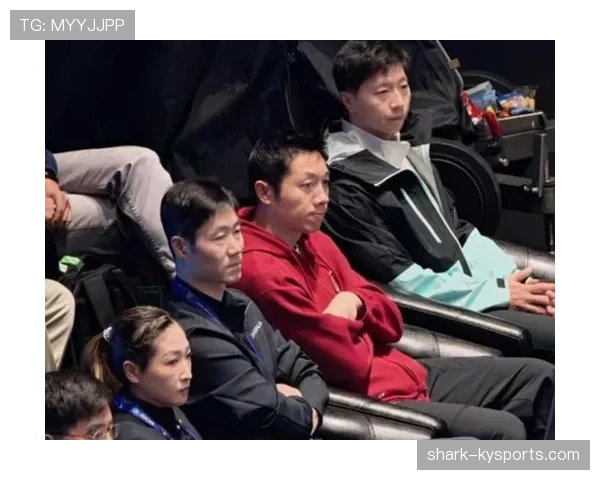 王励勤下馆子掏卡那会儿，瞬间把我们这桌人划成两种人